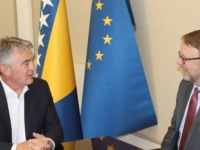 'GRAĐANI BIH SU POD PRITISKOM': Komšić razgovarao s otpravnikom poslova Ambasade SAD-a u našoj zemlji