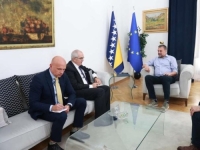 U LEŽERNOM IZDANJU, KAO DA JE DOŠAO S KAFE NA SFF-u: Ministar Konaković u nastupnu posjetu primio...