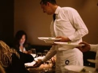 SVE JE PAŽLJIVO OSMIŠLJENO: Psihološki trikovi koje koriste menadžeri restorana da bi vas natjerali da potrošite što više