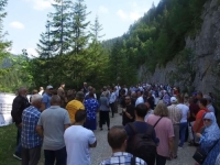 33 GODINE OD ZLOČINA NA KORIĆANSKIM STIJENAMA: 224 ruže past će niz litice...