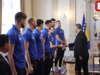 BEĆIROVIĆ DOČEKAO BH. KOŠARKAŠE: 'Vi ste primjer kako se gradi ponos države' (FOTO, VIDEO)