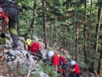 TEŠKA NESREĆA U SUSJEDSTVU: Dvije žene sletjele quadom u provaliju...