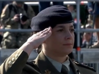 PRIVUKLA PAŽNJU U VOJNOM MIMOHODU: Mlada natporučnica iz BiH oduševila Hrvatsku, otac joj je bio pripadnik HVO-a