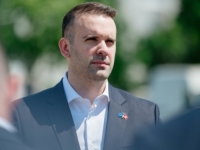 NIKOLAIDIS NABROJAO NEKOLIKO RAZLOGA: Zašto bi Spajić trebao od.....i Vučića i njegov poziv na smotru visoke vojne mode