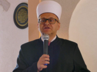 MUFTIJA DEDOVIĆ PORUČIO - NE U NAŠE IME: 'Nije sedžda za asfalta, tržnog centra, travnjaka i pumpi'
