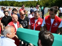 KOLONA VOZILA HITNE POMOĆI U ZNAK POČASTI STRADALOJ DOKTORICI: Klanjana dženaza djevojci koju je ubila stijena kod Foče