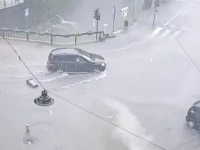SNAŽNO NEVRIJEME U BH. GRADU: Ulice pod vodom, neviđeni haos (VIDEO)