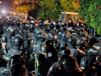 ŠOKANTNE SNIMKE S DRUGE STRANE DRINE: Jake snage policije i žandarmerije tukle građane ispred fakulteta, uhapšen student...
