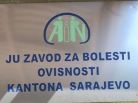 STANOVNICI NASELJA VIŠNJIK TRAŽE HITNO IZMJEŠTANJE METADONSKOG CENTRA:  'Za tri dana počinje školska godina, nitko nije ponudio nikakve privremene mjere'