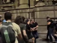PROCURIO VIDEO: Policajci u civilu pokušali uhapsiti mladića, pa pobjegli glavom bez obzira...