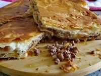 TOPI SE U USTIMA: Na brzinu napravite polagani burek i ne zaboravite jogurt… (VIDEO)