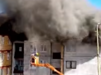 VELIKI POŽAR U VLASENICI: Vatrogasci se bore sa vatrenom stihijom koja je zahvatila dvije zgrade (VIDEO)