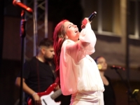 MLADA, TALENTOVANA, JEDINSTVENA: Koncert Džejle Ramović na prepunom Trgu na Ilidži, posebno iznenađenje...