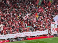 NAVIJAČI NA RUBU SUZA: Pogledajte kako se Liverpool oprostio od Dioga Jote na svome Anfieldu (VIDEO)