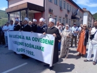 'UMIRU ZLOČINCI, NIŠTA SE NIJE PODUZELO': Dan sjećanja na odvedene i ubijene Bošnjake u Rudom