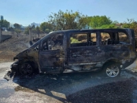 POŽAR KOD MOSTARA: Potpuno izgorio kombi, vatra prijetila kućama (VIDEO)