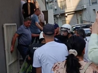 NAPETO U SANDŽAKU: Fizički sukobi s policijom na protestima ispred zgrade suda...