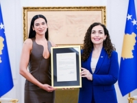 DUA LIPA DOBILA DRŽAVLJANSTVO KOSOVA: Predsjednica te države danas u Prištini organizovala proslavu