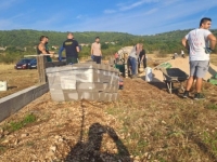 'KAPA DOLE STOČANIMA': Oglasio se istaknuti aktivist Safet Oručević, pa spomenuo - 'Na jugu iste države ljudi se bore za pravo na ukop'