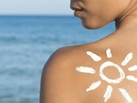 MNOGI OD NAS PRAVE VELIKU GREŠKU: Ukoliko na plaži nanosite kremu za sunčanje – ovo trebate znati...