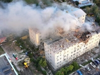 ZASTRAŠUJUĆE SNIMKE IZ UKRAJINE: Ruski zločinci bombardirali stambenu zgradu, među mrtvima ima i djece...