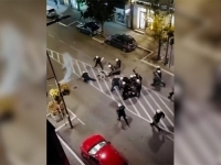 ŠOKANTNE SNIMKE IZ SRBIJE: Policija krvnički tukla građane na ulici, izvlačili ljude iz haustora i lokala...