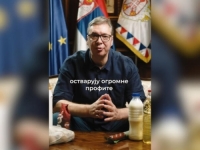 NOVI VUČIĆEV PERFORMANS USRED NAJŽEŠĆIH NEMIRA U SRBIJI: Ispred sebe je poredao krompir, ulje, šećer, i započeo... (VIDEO)