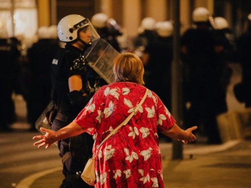 PUMPANJE 'GRAĐANSKOG RATA': Agresorski ratovi iz 90-ih u Hrvatskoj i BiH imali su i elemente 'građanskog sukoba'; obračun Vučića sa narodom je jedini izvorni, 'neprskani' građanski rat!