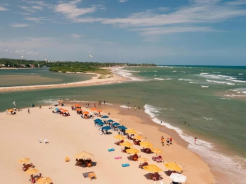 BAŠ JE NESRETNA: Vjetar iščupao suncobran na plaži i teško povrijedio djevojku...
