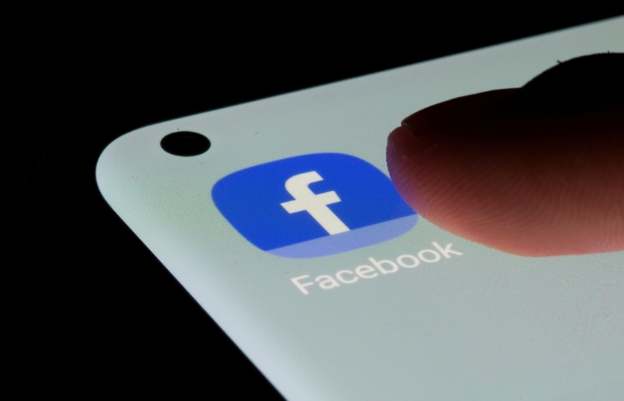 ODMAH ISKLJUČITE OVU OPCIJU NA FACEBOOK-U: Krišom skenira vaše fotografije na telefonu