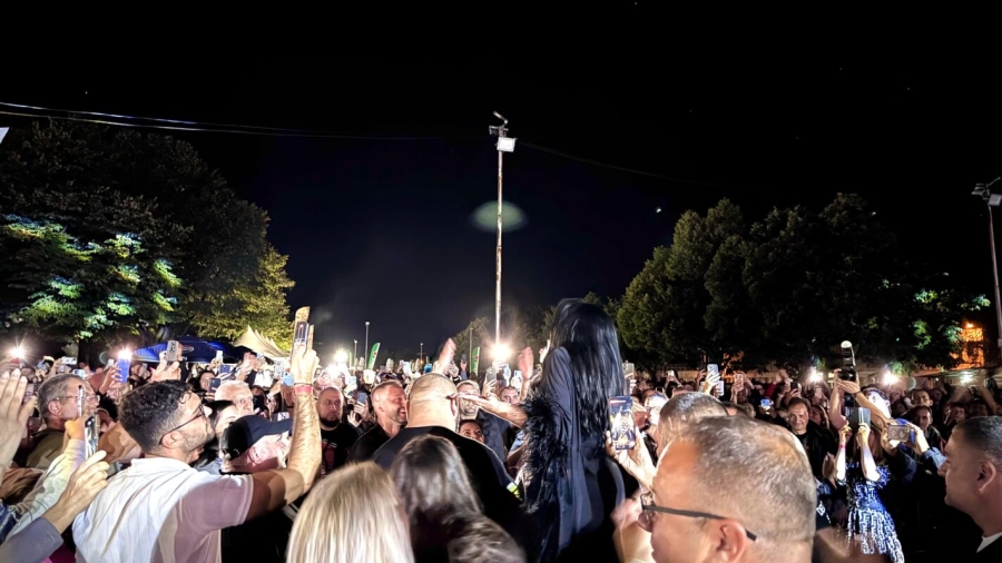 DRAGANA MIRKOVIĆ ODUŠEVILA 30.000 POSJETILACA U BUGARSKOJ: Na kraju ljetne turneje, nastupit će u Sarajevu...