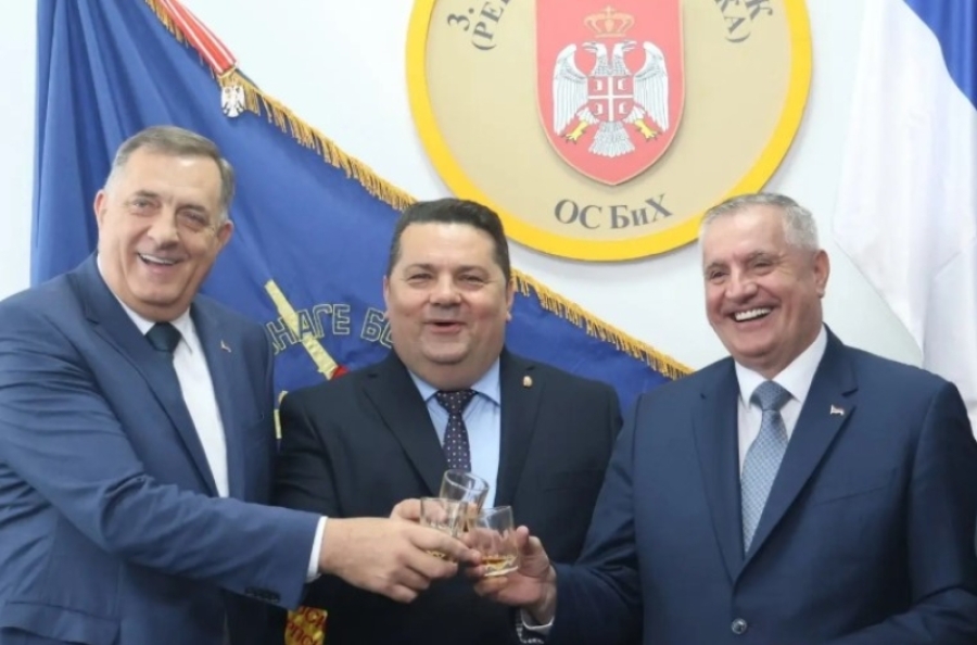 'SRPSKI SVET' BEZ DODIKA: Lažno se predstavlja predsjednikom RS-a, koje korake može poduzeti Schmidt