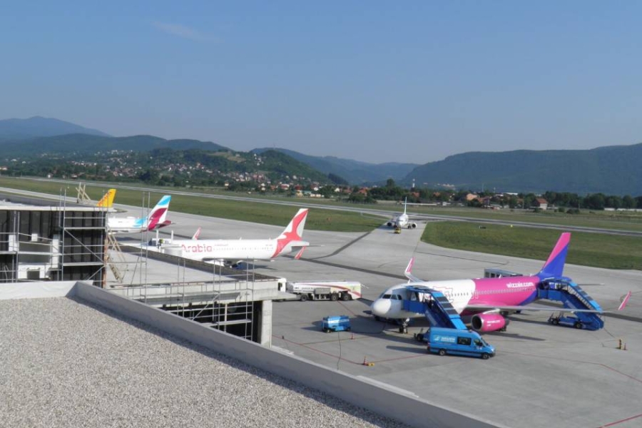 ALARM NA BH. AERODROMU: Sindikalci digli glas