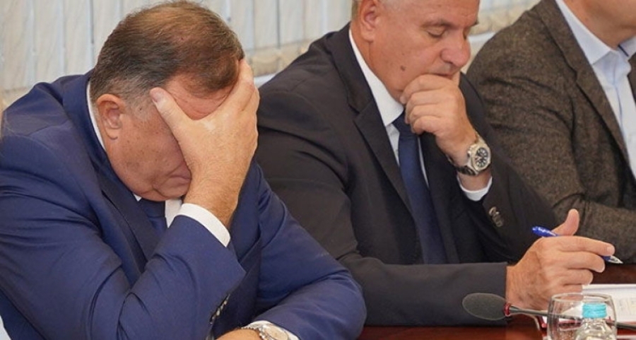 ODBIO DA POSTUPI PO ZAHTJEVU MINISTARSTVA VANJSKIH POSLOVA: Dodiku poništen diplomatski pasoš, isto čeka i Viškovića