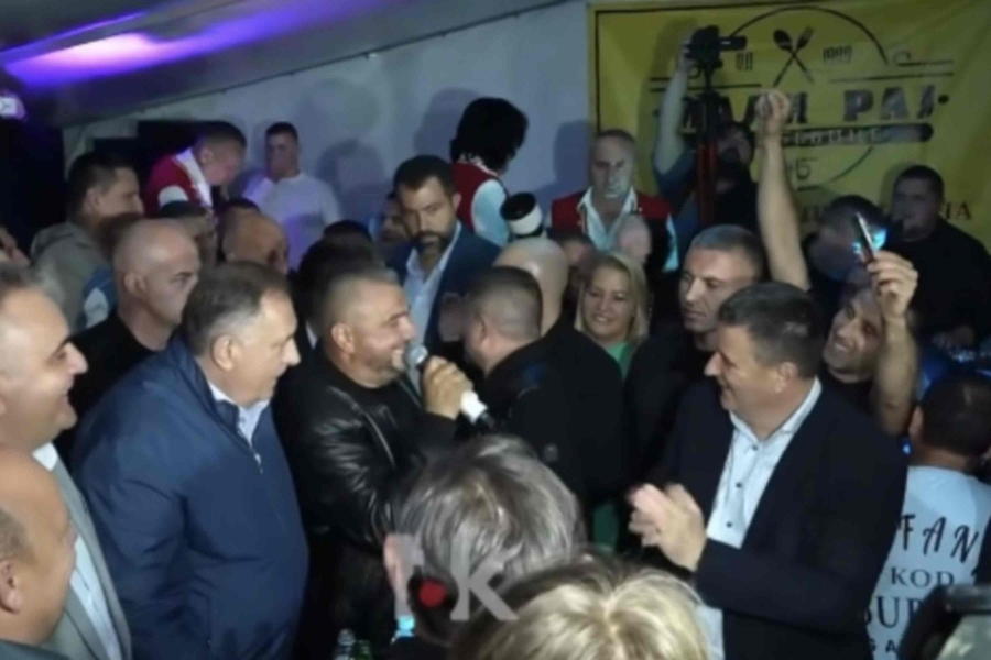 DODIK SE POD ŠATOROM VESELIO UZ PJESMU: 'Oj doktore, pregledaj mi ženu, sinoć sam joj prebio slezenu!'
