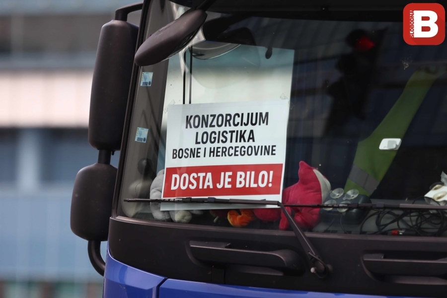 IZ DRŽAVNOG AUTO-MOTO KLUBA O PROTESTIMA: 'Trenutno je na graničnim prelazima: Izačić, Velika Kladuša, Kamensko, Bijača, Orašje, Bosanski Šamac...'
