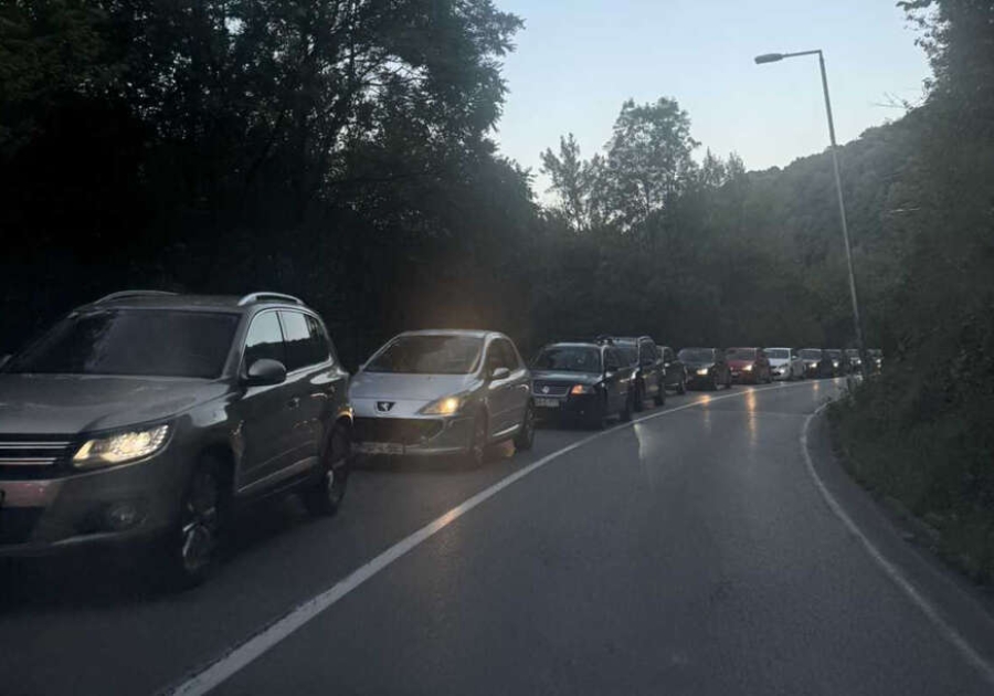 KAMIONI BLOKIRALI BROJNE SAOBRAĆAJNICE: I u Banjaluci nastao saobraćajni kolaps zbog protesta prevoznika (FOTO/VIDEO)