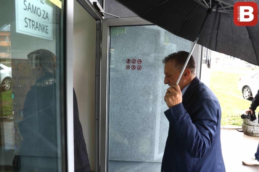 SUĐENJE OSMANU MEHMEDAGIĆU: Selmo Cikotić stigao iz zatvora i kazao da se ne sjeća Osmice kao studenta