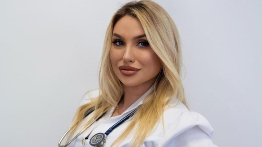 PROGOVORILA O SVOJIM NESIGURNOSTIMA: Atraktivna doktorica iz Hrvatske objavila seriju 'vrućih' fotografija u bikiniju (FOTO)