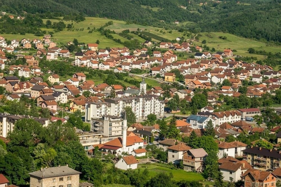 NASILJE U PORODICI U BH. GRADU: Suprugu vukao za kosu, gurnuo niz stepenište i izbacio iz kuće