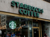 BOJKOT ZBOG GAZE JE SKUPO KOŠTAO STARBUCKS: Gubi milijarde, zatvara stotine radnji, bez posla ostaje hiljade ljudi