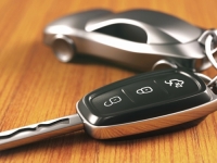 STRUČNJACI UPOZORAVAJU: Nikad ne zaključavajte automobili sa ove udaljenosti, vrlo lako možete postati meta...