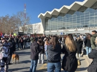 SUTRA U NOVOM SADU PROTEST PROTIV REŽIMSKIH OKUPLJANJA: 'Nas je ipak više'