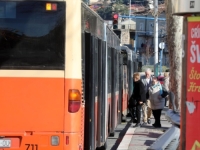 VOZAČ AUTOBUSA SEKSUALNO UZNEMIRAVAO MALOLJETNICU: Osuđen na samo godinu dana zatvora...