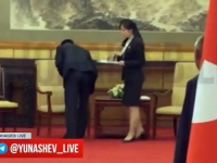 STROGO KONTROLISANI KULT LIČNOSTI: Nakon sastanka s Putinom, osoblje Kim Jong-una odmah je uklonilo sve tragove... (VIDEO)