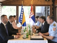 DRŽAVNOM MINISTRU ODBRANE RADI IZA LEĐA: Zukanov zamjenik sastao se s Gašićem