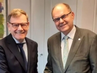 GRADI IMIDŽ ČOVJEKA KOJI ĆE RIJEŠITI PROBLEME: Schmidt opet glumi ministra vanjskih poslova BiH, dok su prijevremeni izbori u RS pod znakom pitanja!?