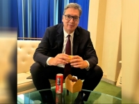 JEO SENDVIČ I POPIO PIVO: Fijasko njujorške misije Aleksandra Vučića