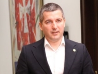 ALEKSA BEČIĆ OSUDIO PREKID PROJEKCIJE FILMA U PODGORICI: 'Albanci u Crnoj Gori nisu 'drugi i drugačiji', oni su naše komšije, prijatelji i saborci'