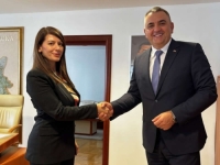 PRIMOPREDAJA DUŽNOSTI: Minić 'predao' ministarstvo profesorici italijanskog jezika  Anđelki Kuzmić